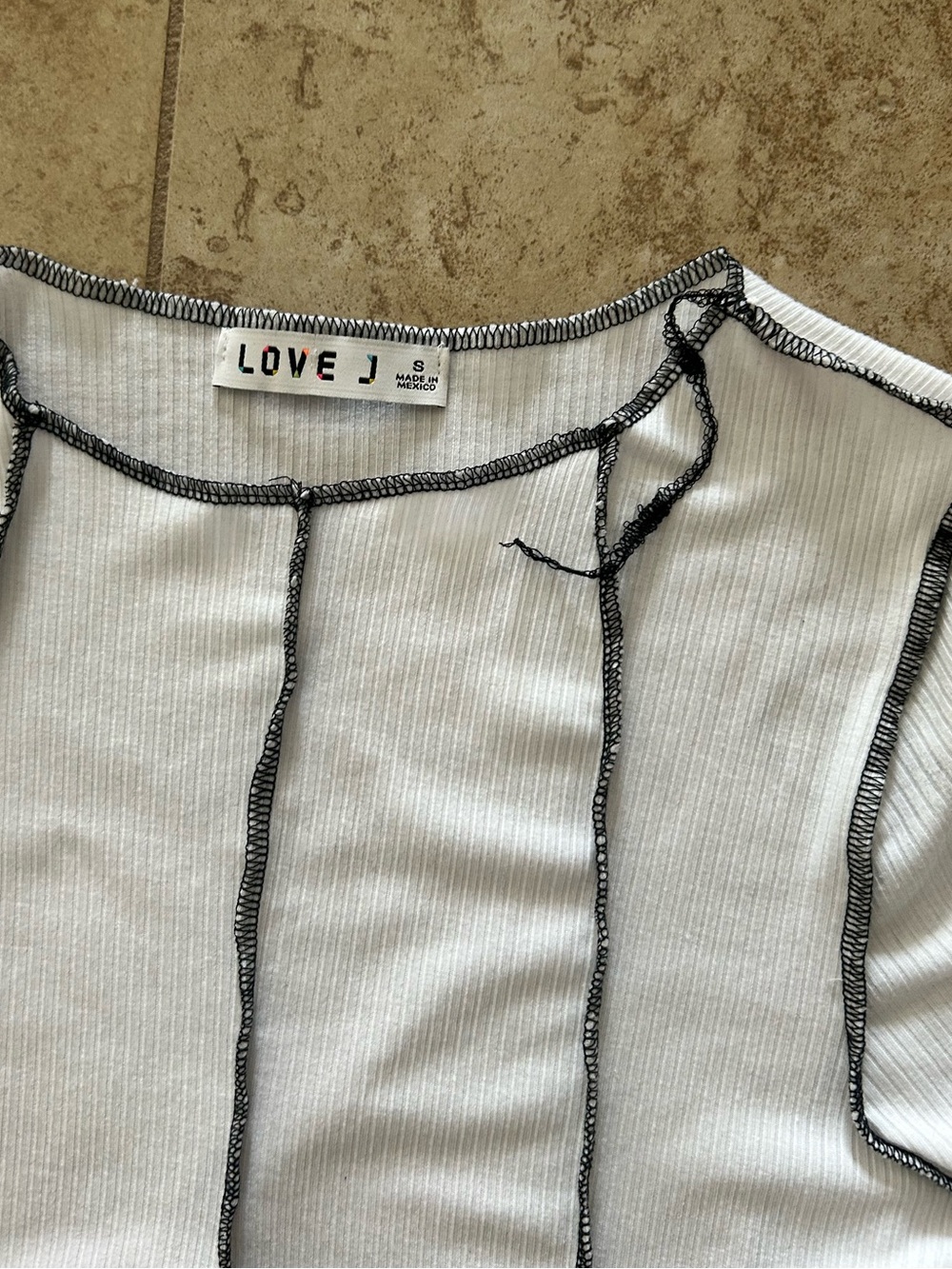 LOVE J White Cropped Ribbed Top with Black Contrast Seams - Picture 4 of 5
